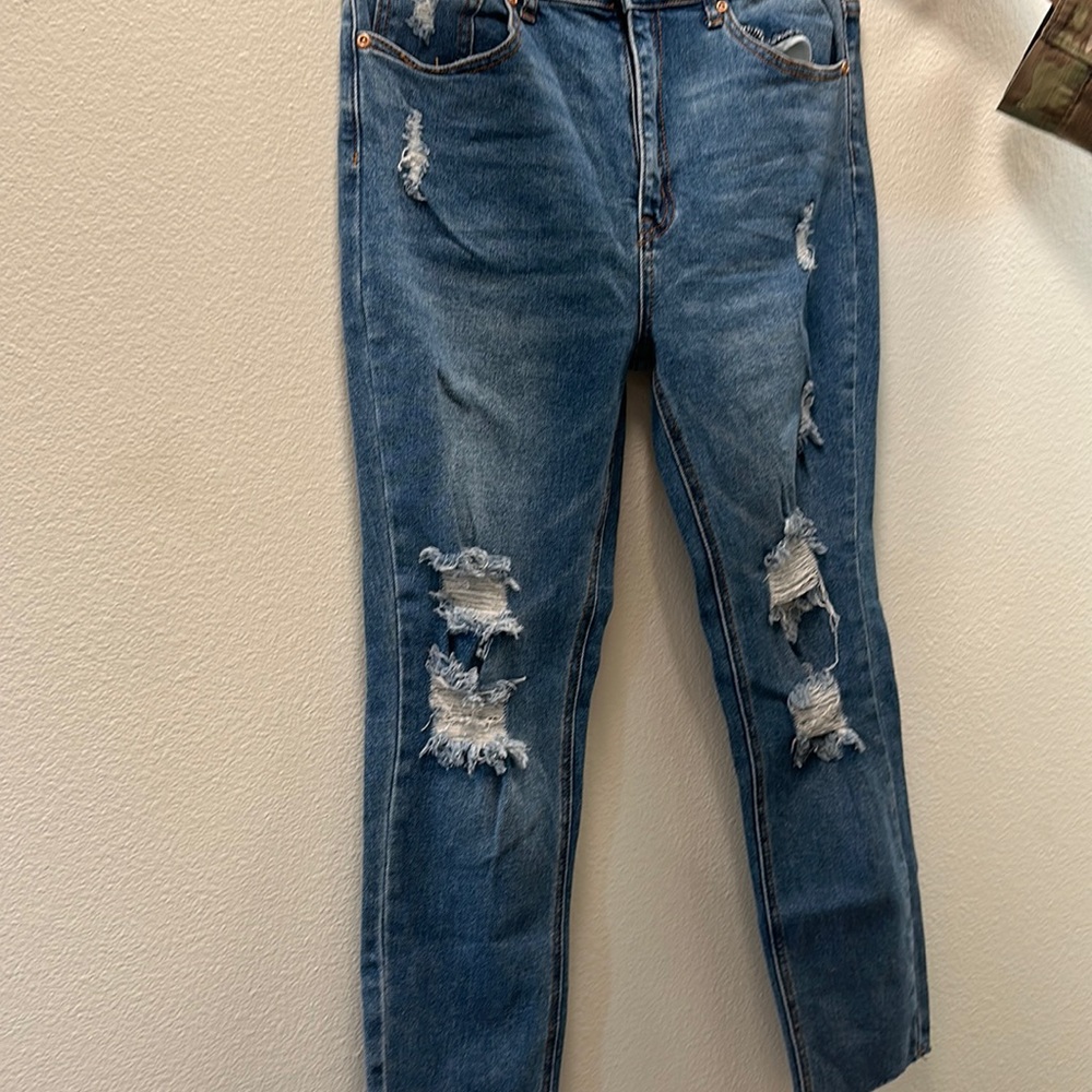 Ankle length ,destroy denim jeans. Never worn.